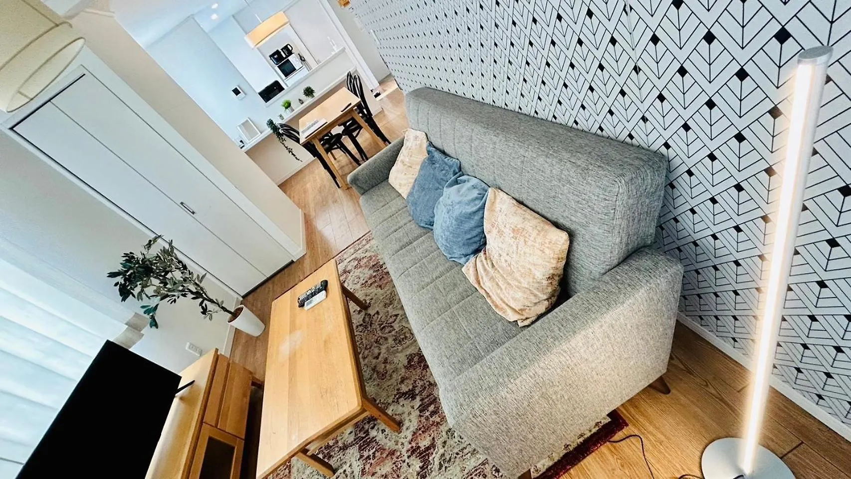 Eldor Nishikoujiya Apartment 東京都